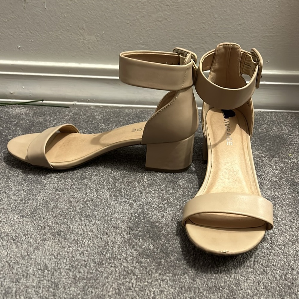 Women shoes size 8 1/2